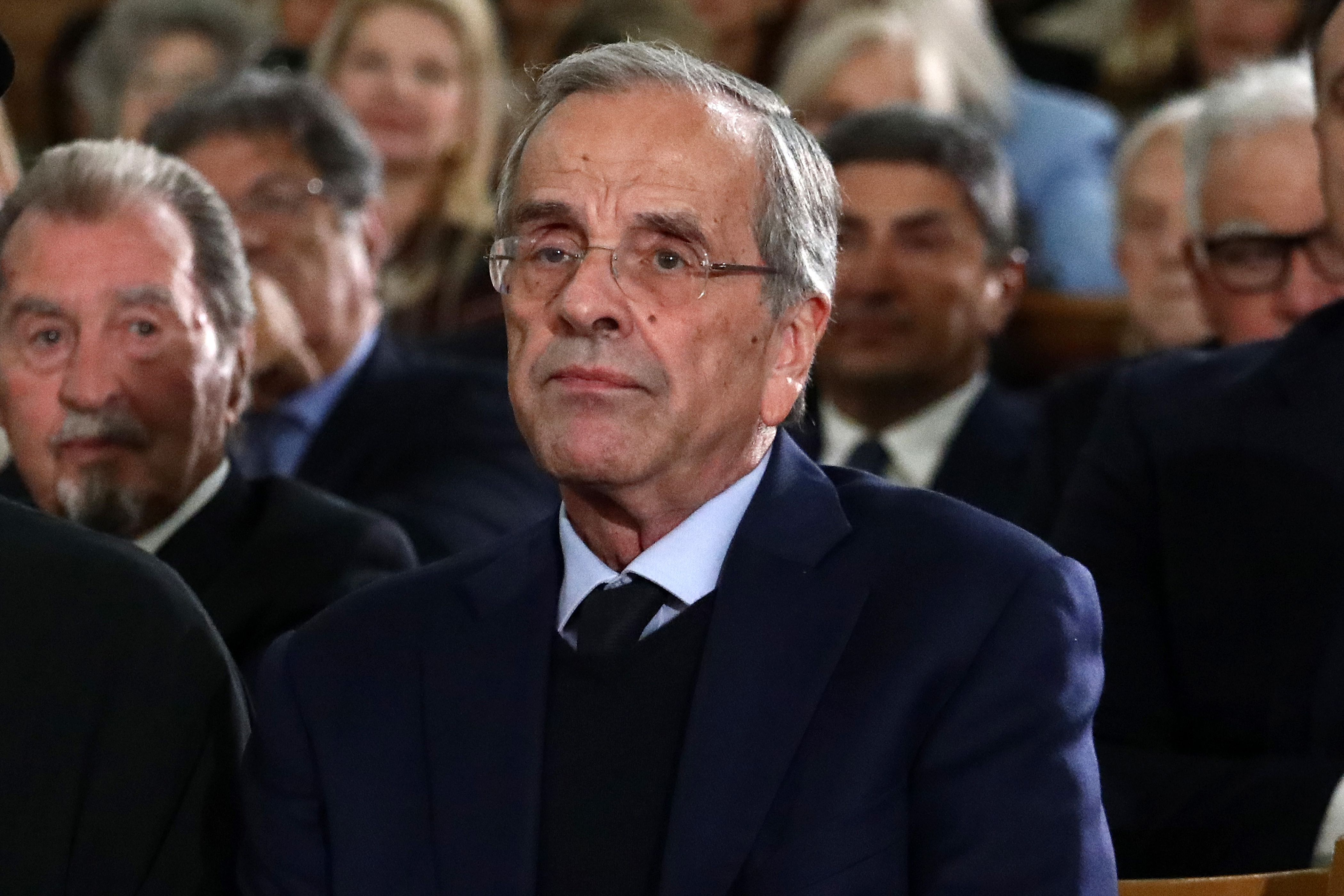 Το θερμό τετ α τετ Σαμαρά – Καραμανλή στην Παλαιά Βουλή (εικόνες)-4