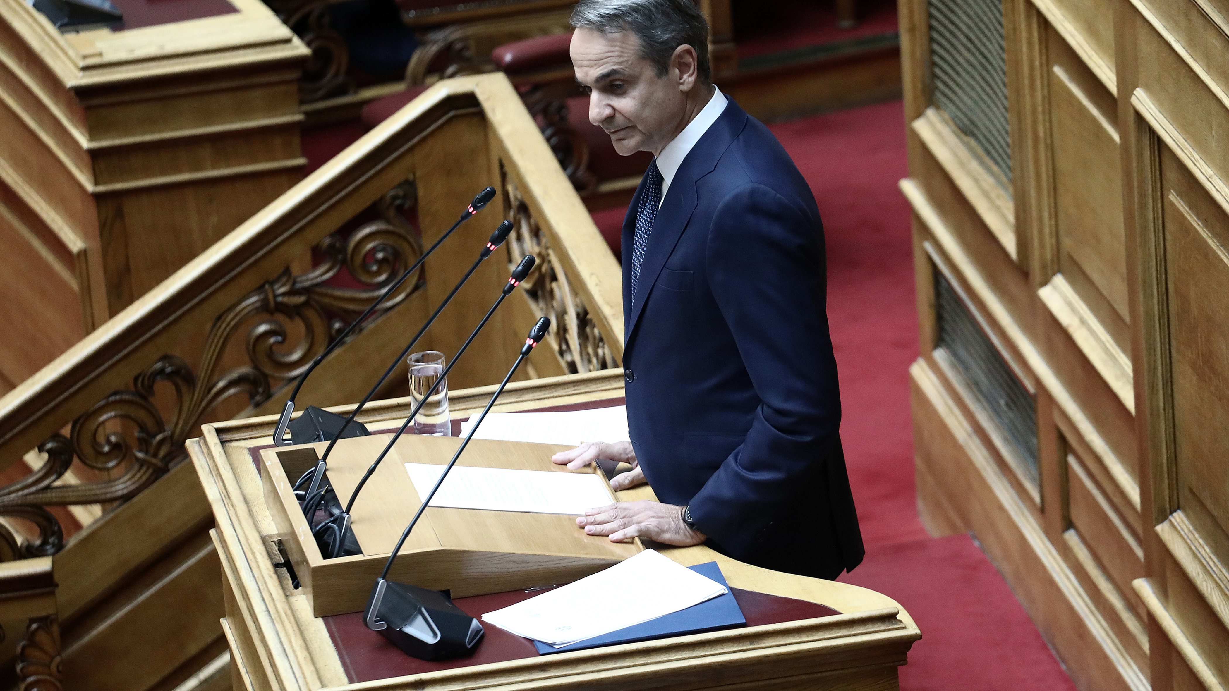 Μητσοτάκης σε Ανδρουλάκη: Θα πιάνατε τον Τραμπ από το πέτο και θα του λέγατε go back;-2