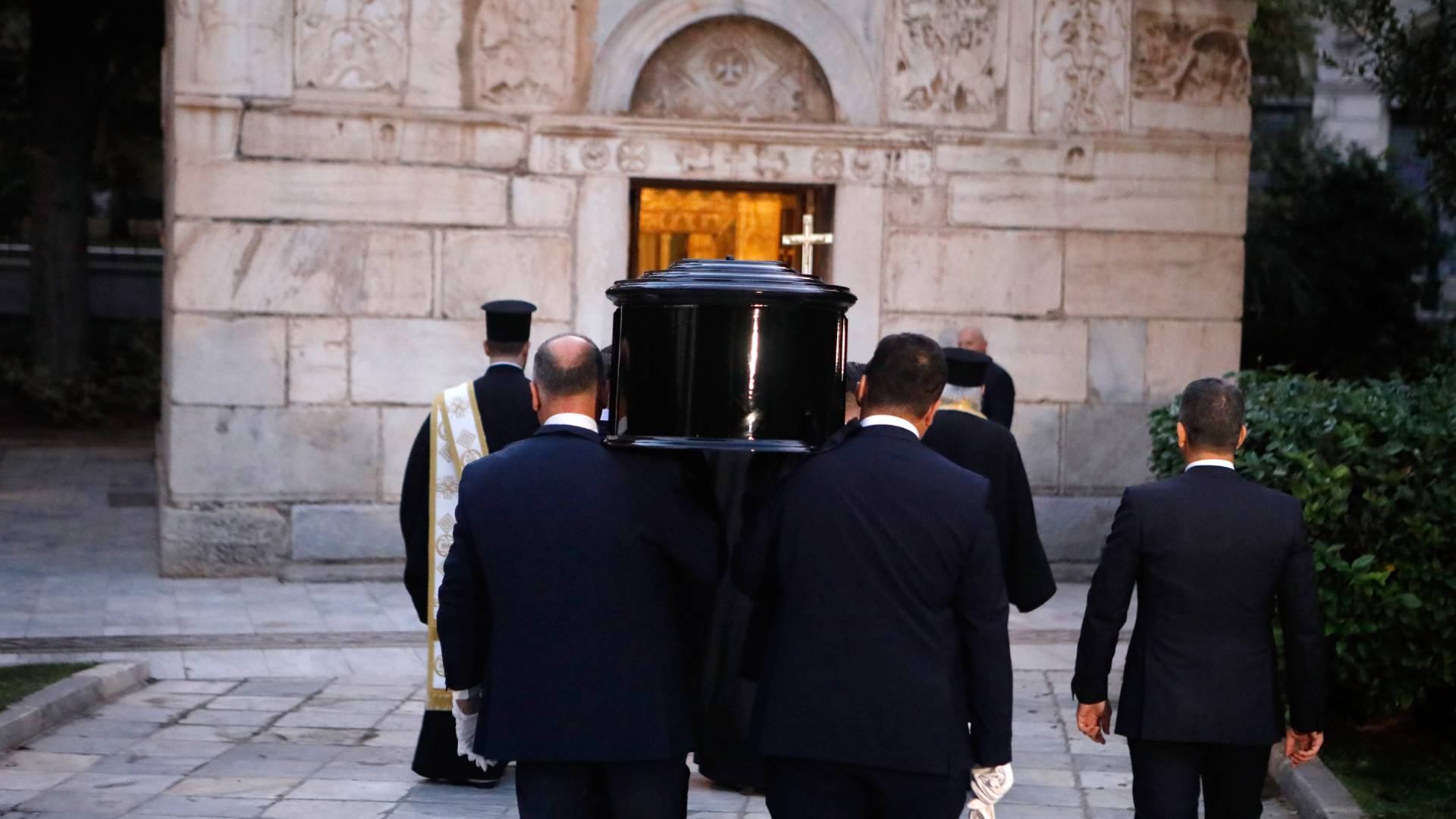 Σήμερα η κηδεία του Διονύση Σαββόπουλου – Σε λαϊκό προσκύνημα η σορός του-1