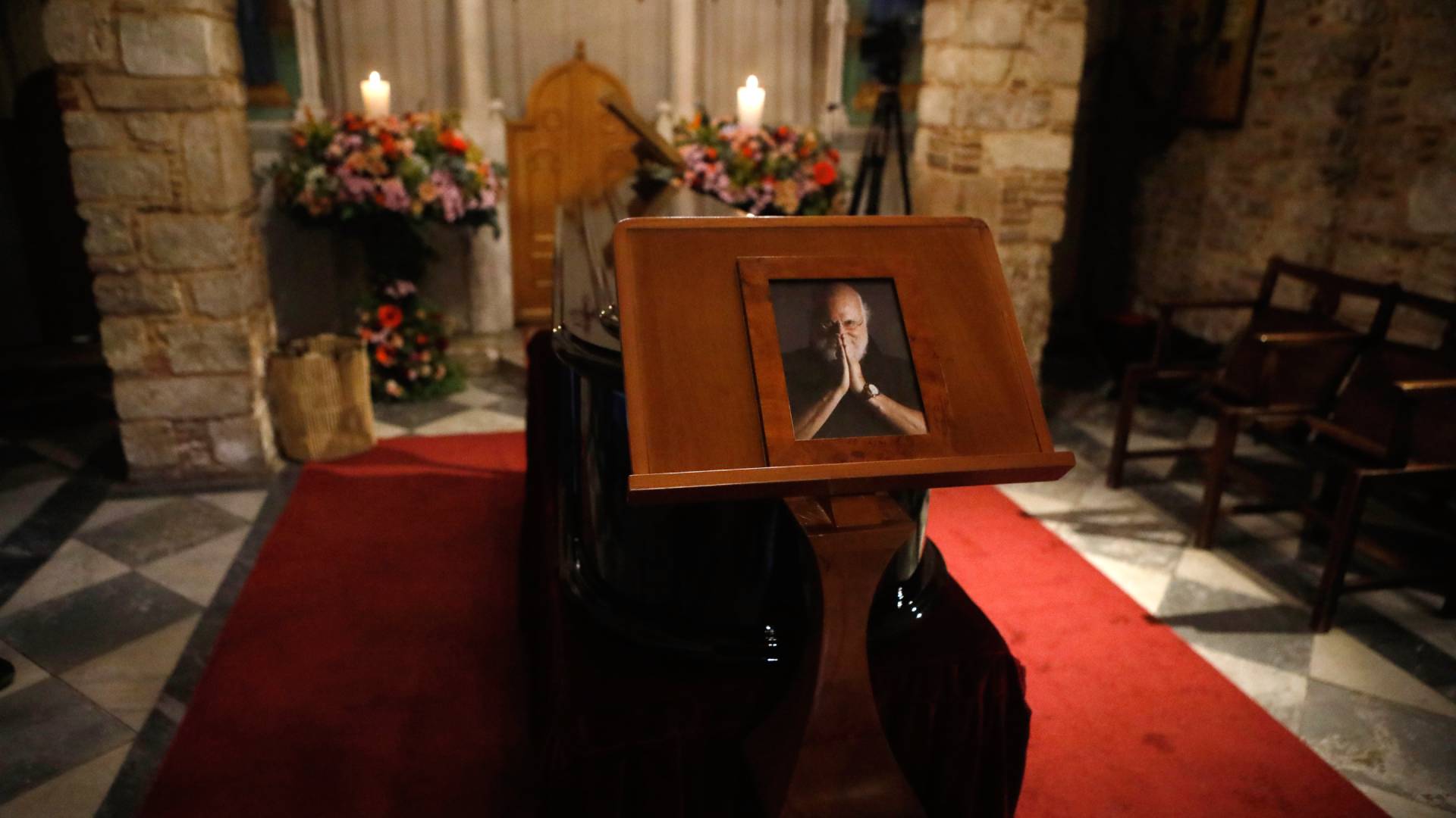 Σήμερα η κηδεία του Διονύση Σαββόπουλου – Σε λαϊκό προσκύνημα η σορός του-2