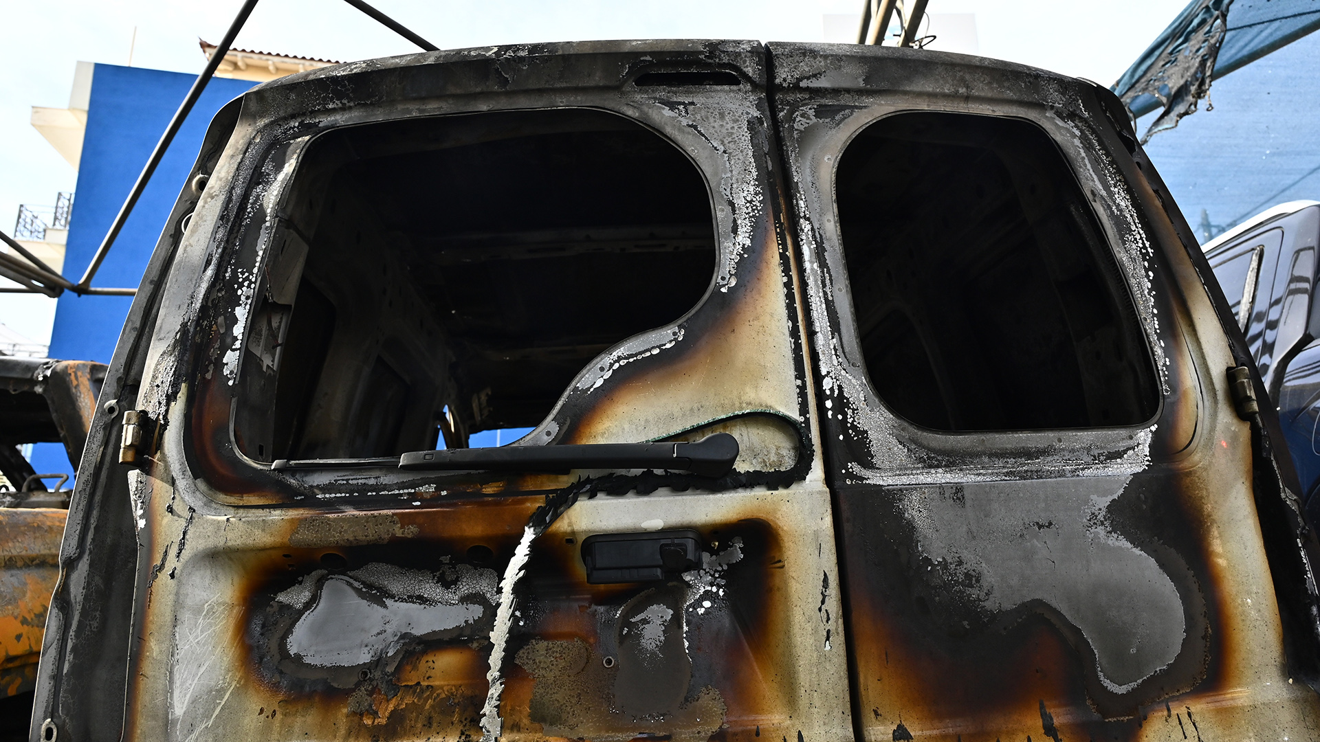 Νέα Φιλαδέλφεια: Εμπρησμός σε αντιπροσωπεία Ι.Χ.  – Πού επικεντρώνονται οι έρευνες των Αρχών-1