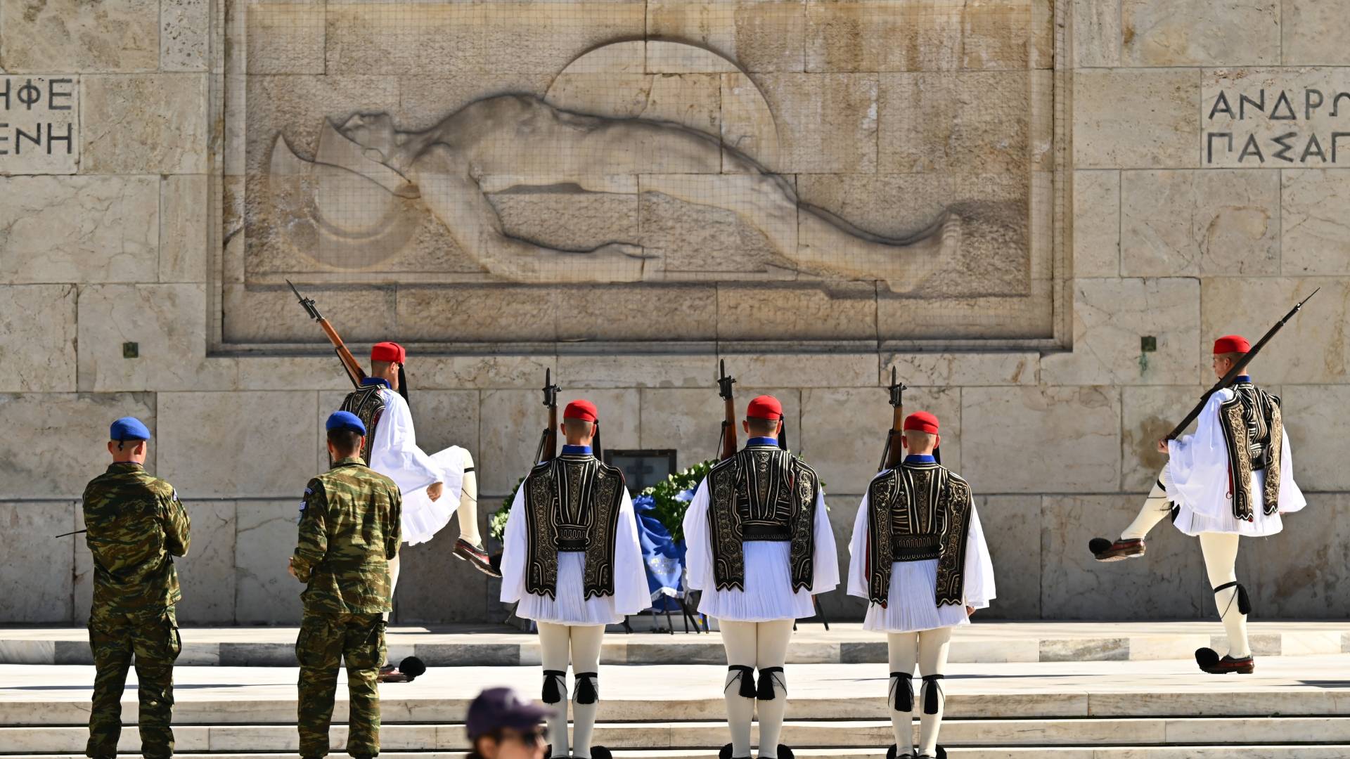 28η Οκτωβρίου: Ολοκληρώθηκε η μαθητική παρέλαση στην Αθήνα-2