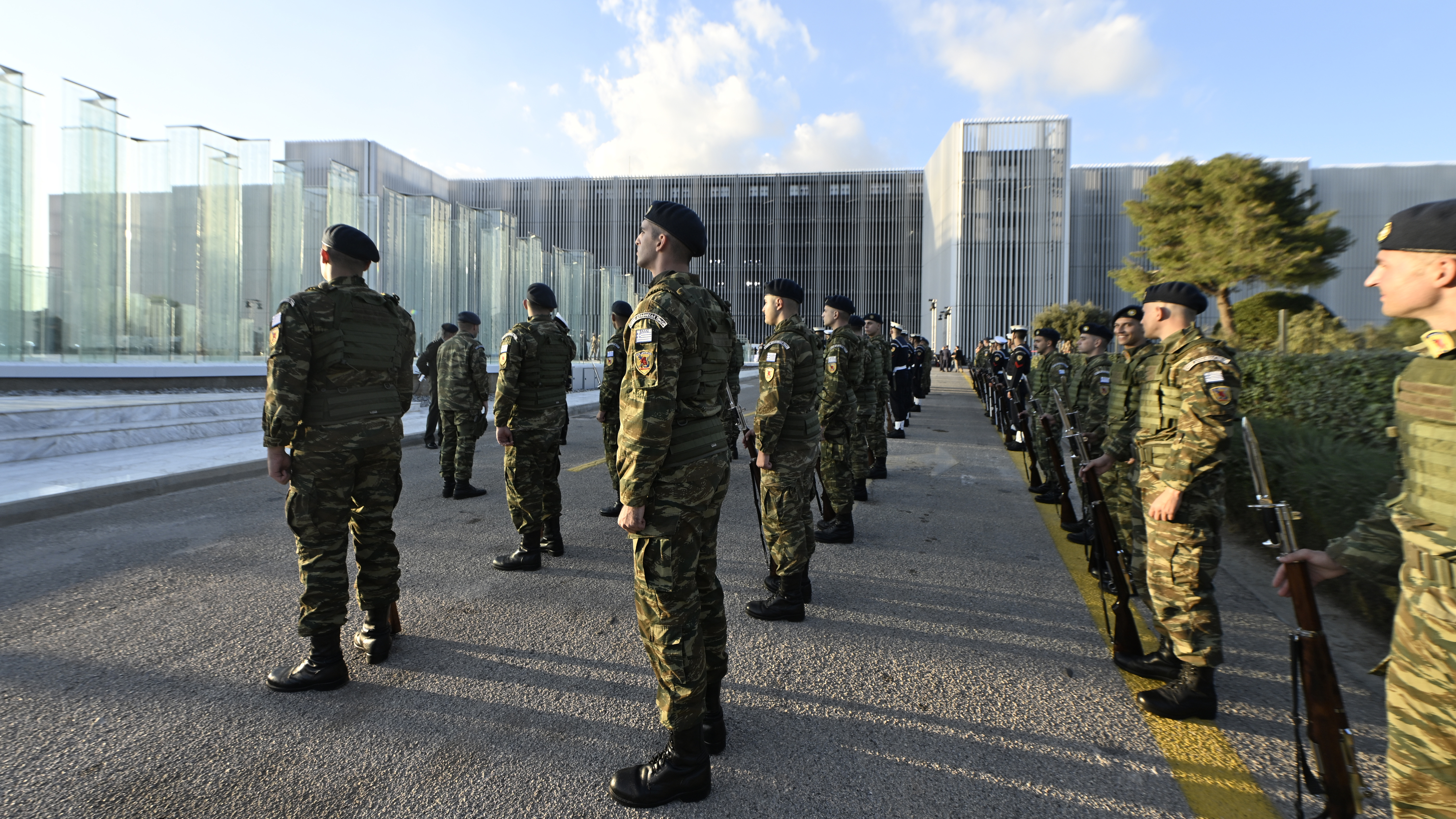 Πεντάγωνο: Η νέα βιοκλιματική πρόσοψη και η Κιβωτός Εθνικής Μνήμης του Κώστα Βαρώτσου (φωτογραφίες)-13