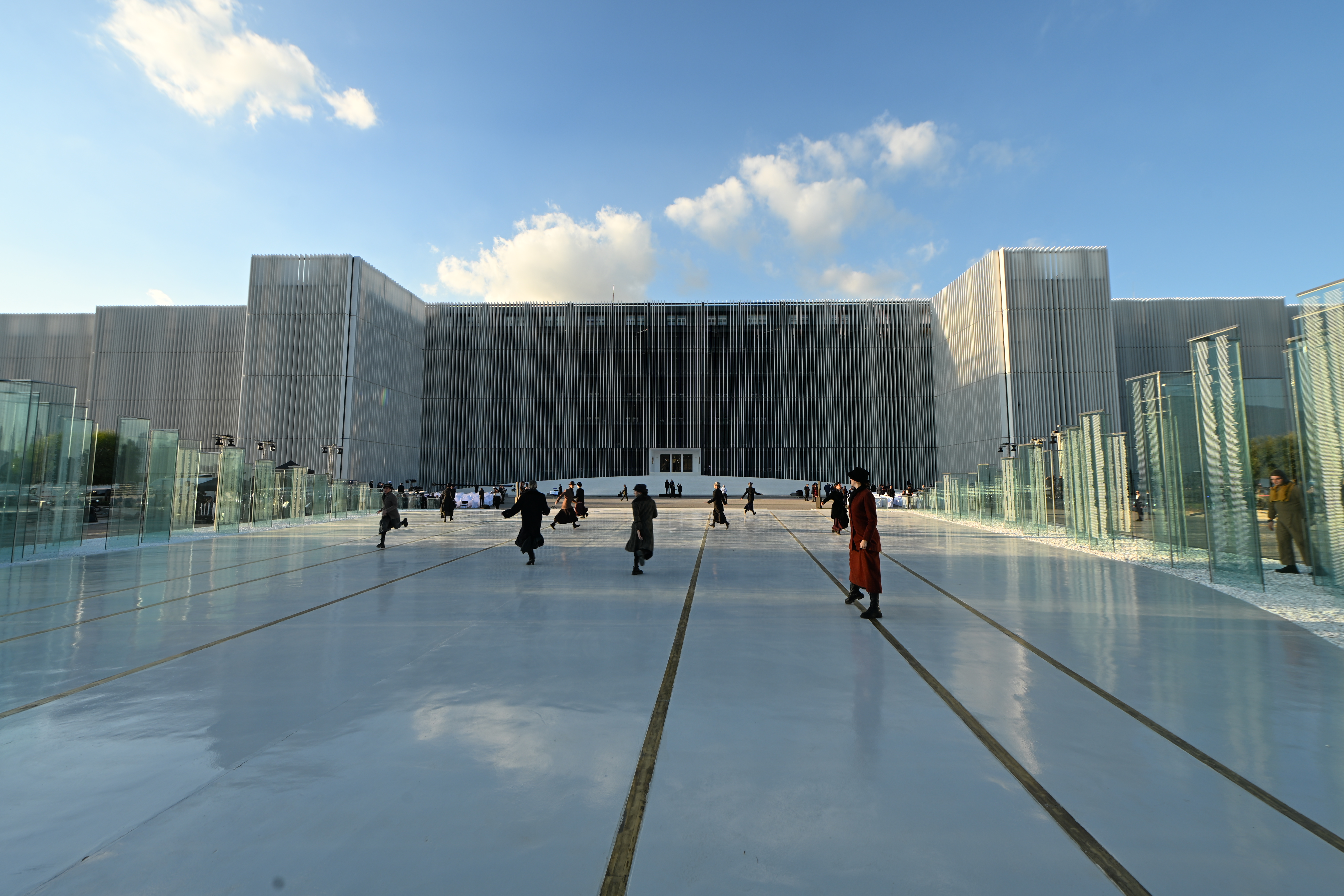 Πεντάγωνο: Η νέα βιοκλιματική πρόσοψη και η Κιβωτός Εθνικής Μνήμης του Κώστα Βαρώτσου (φωτογραφίες)-10