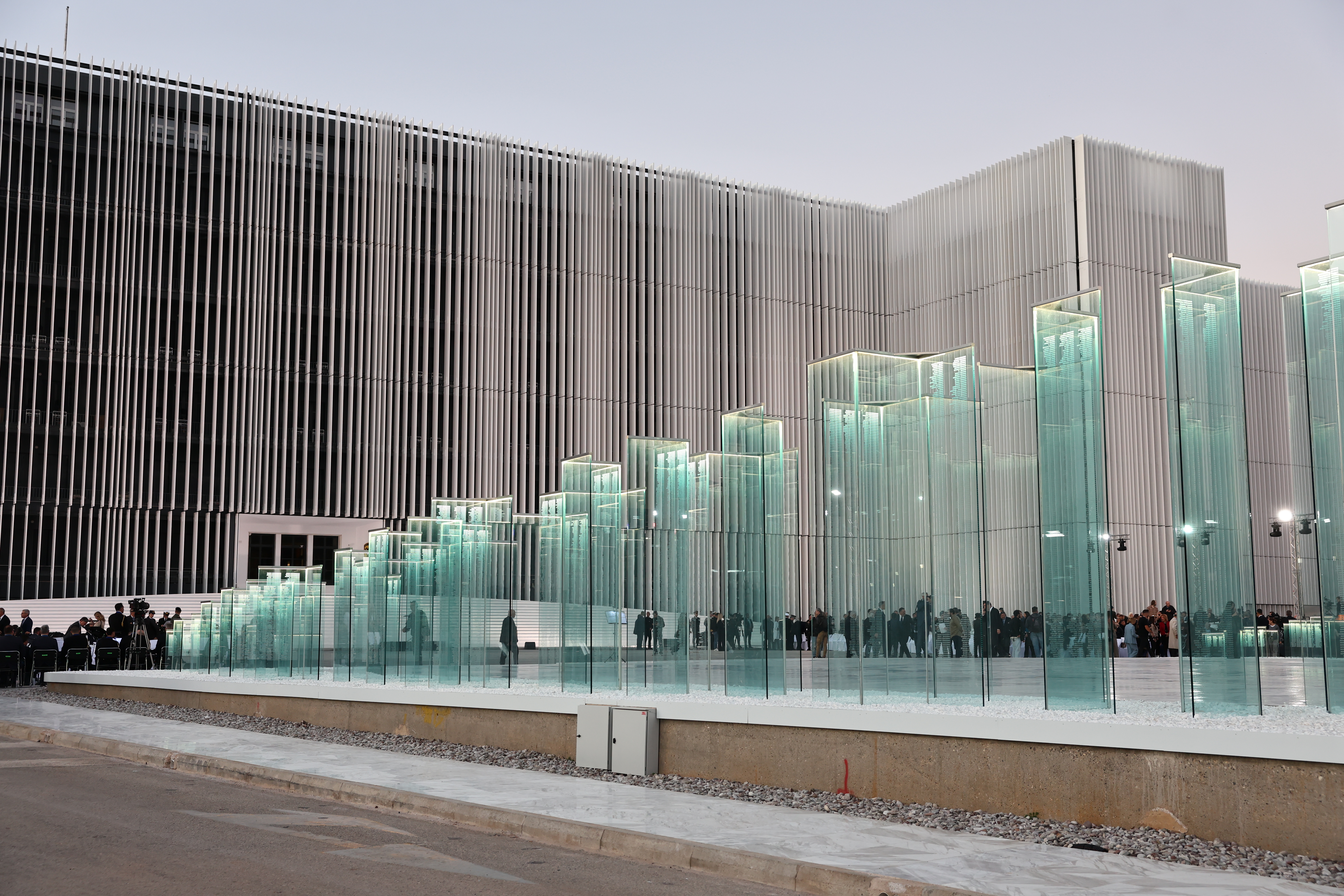 Πεντάγωνο: Η νέα βιοκλιματική πρόσοψη και η Κιβωτός Εθνικής Μνήμης του Κώστα Βαρώτσου (φωτογραφίες)-1