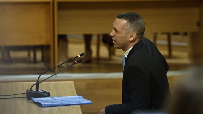 δίκη-χρυσής-αυγής-κασιδιάρης-η-δολ-563896324