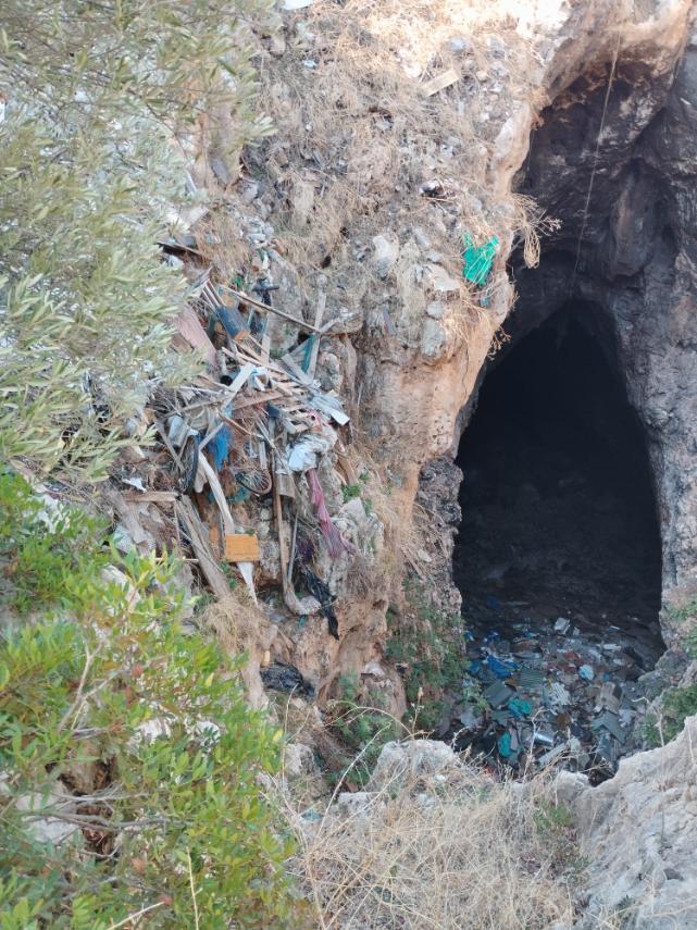 Τα υπόγεια σπήλαια έγιναν χωματερές-1