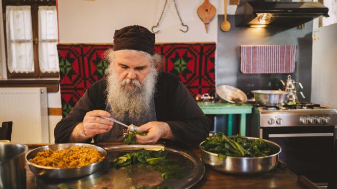 σαρμάδες-με-ποντιακό-μαύρο-λάχανο-και-563862382