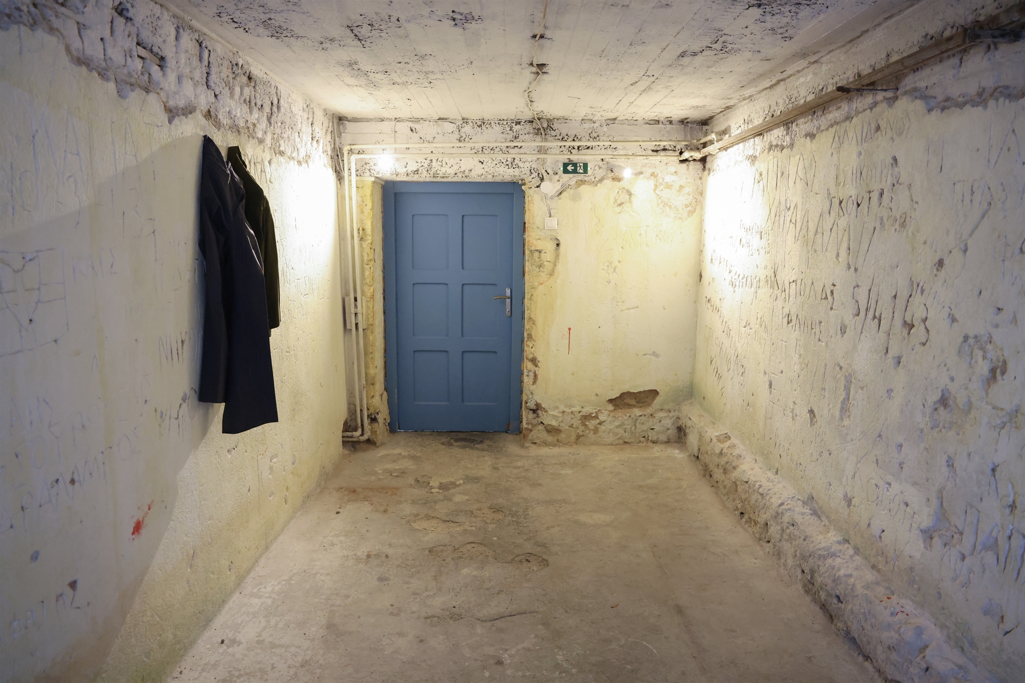 Ο τοίχος έχει ακόμη τα σημάδια των βασανισμένων-2