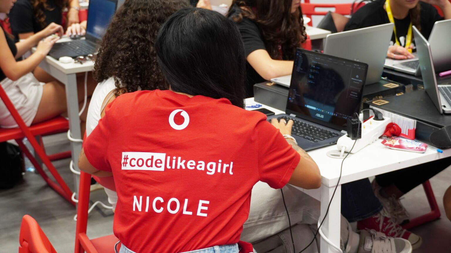 Code Like a Girl: Εννιά χρόνια ενδυνάμωσης κοριτσιών από τη Vodafone-2