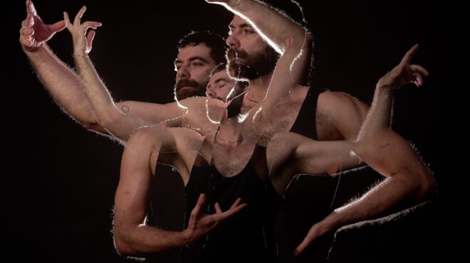 οι-δύο-ξένοι-και-το-χιούμορ-μιας-ολόκ-563886262