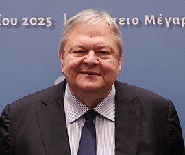 Εντός και Εκτός: Σύγκρουση περί άλλων με αφορμή τον κόφτη στη Βουλή-1