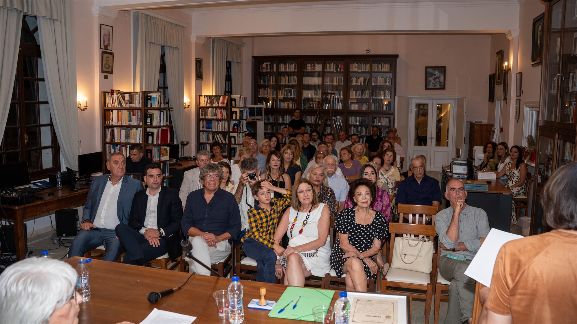 Μια ιστορική οικογένεια της Ζακύνθου δωρίζει θησαυρούς στη Βιβλιοθήκη του νησιού-1