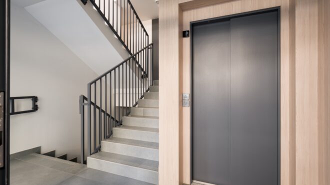 ασανσέρ-οι-τρεις-στάσεις-από-την-απογρ-563844775