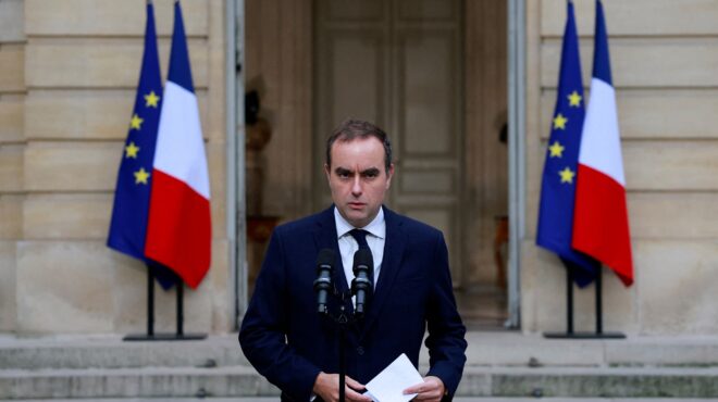 γαλλία-ενα-βήμα-πιο-κοντά-στην-άρση-του-563856733