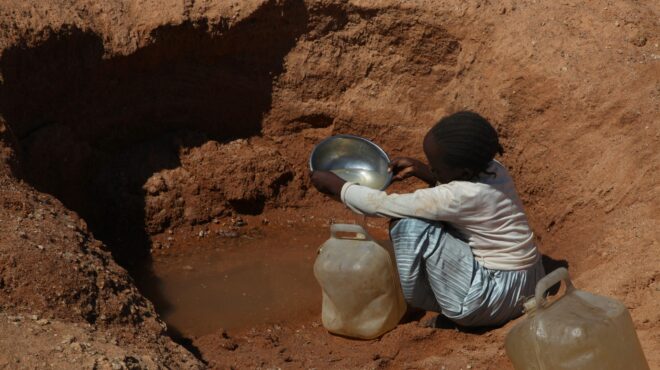 στο-σουδάν-οι-κάτοικοι-σταμάτησαν-πλέ-563897128