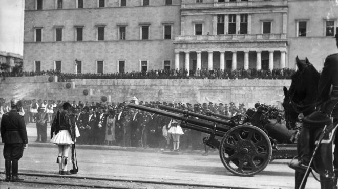 ιστορική-μνήμη-και-απαξίωση-563874646