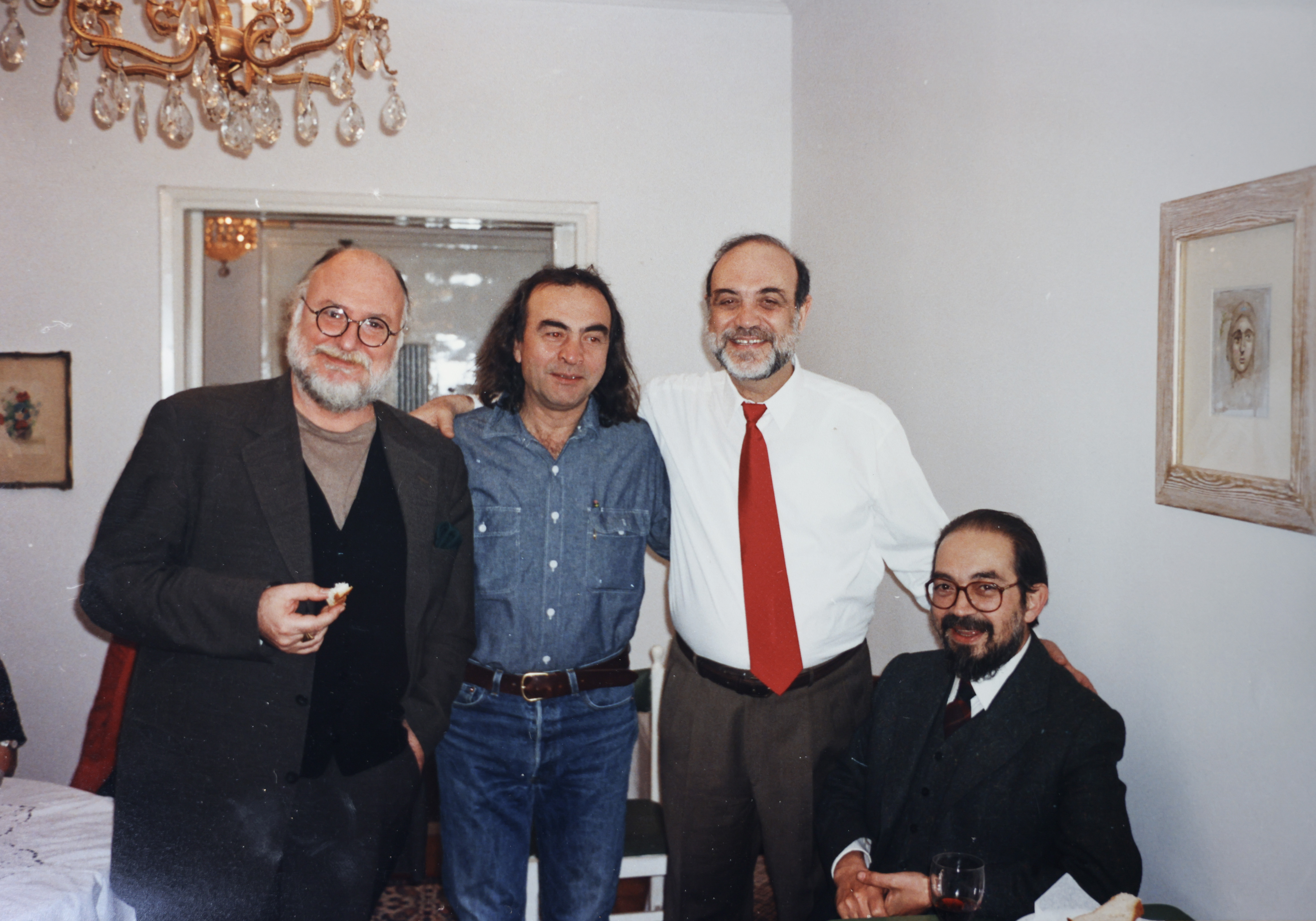 Στη Θεσσαλονίκη του Νιόνιου: Η θρυλική παρέα του 5ου, τα στέκια και η Λυδία που ντρέπεται-2