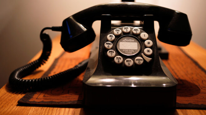 το-σταθερό-τηλέφωνο-επιστρέφει-δυναμ-563843188