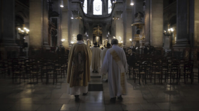 η-γαλλία-επιστρέφει-στη-βίβλο-χιλι-563856166