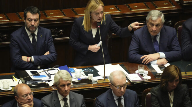 ιταλία-τράπεζες-και-ασφαλιστικές-θα-σ-563872831