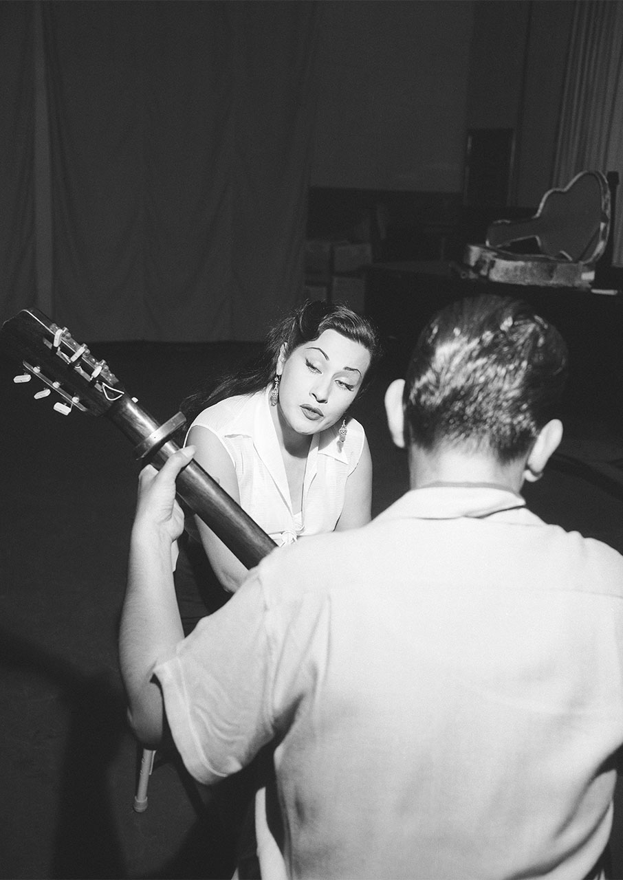 Οταν ήχησε η φωνή της Ιμα Σουμάκ-3