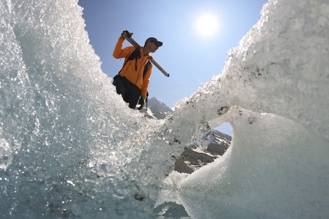 Νέα μελέτη: Οι παγετώνες της Ελβετίας έχασαν το ένα τέταρτο του όγκου τους την τελευταία δεκαετία-1