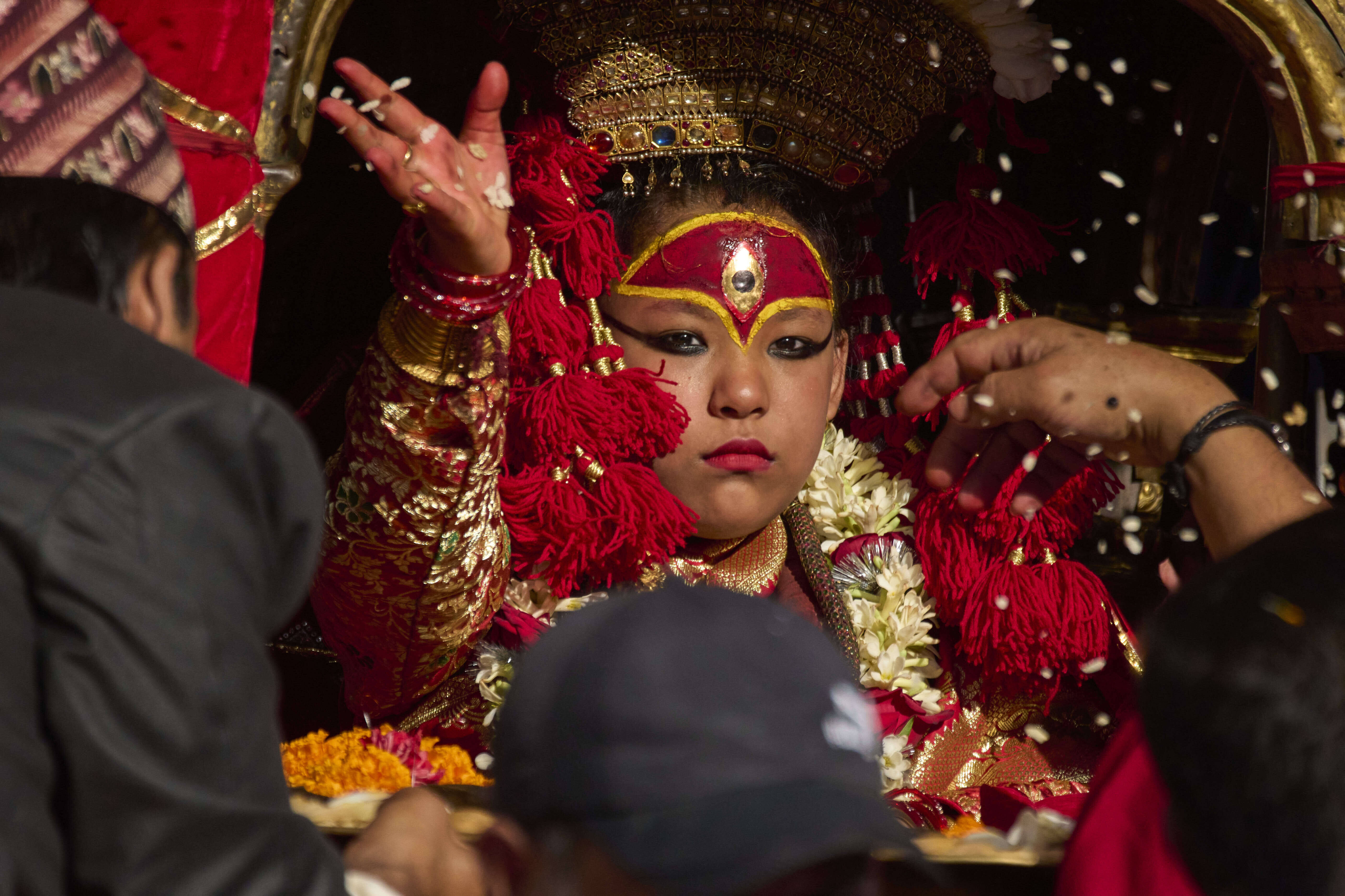 Νεπάλ: Μία 2χρονη η νέα «ζωντανή θεότητα» που λατρεύεται από ινδουιστές και βουδιστές-1