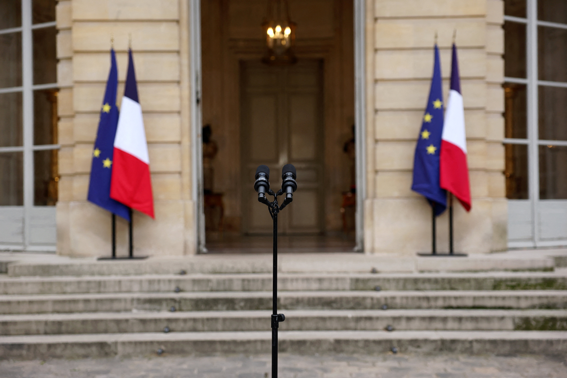 Γαλλία – Με την πλάτη στον τοίχο ο Μακρόν: 3+1 σενάρια (α)διεξόδου από την κρίση-2