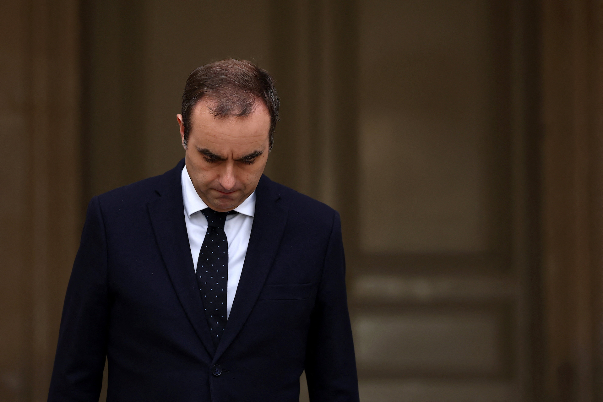 Γαλλία – Με την πλάτη στον τοίχο ο Μακρόν: 3+1 σενάρια (α)διεξόδου από την κρίση-1