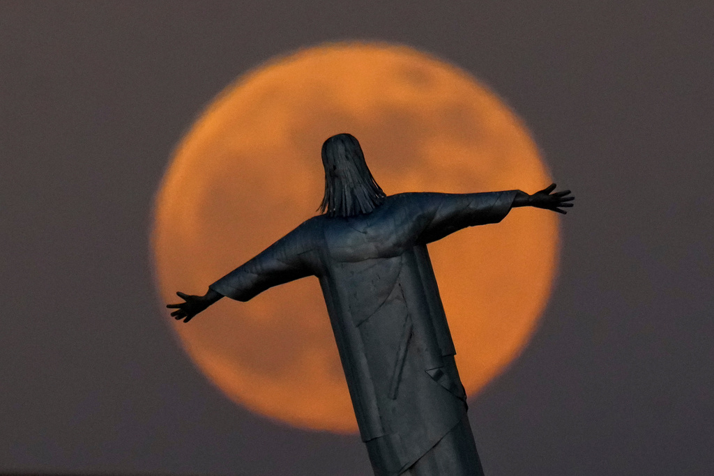 «Φεγγάρι της Συγκομιδής»: Εκθαμβωτική η πρώτη υπερπανσέληνος του 2025-7