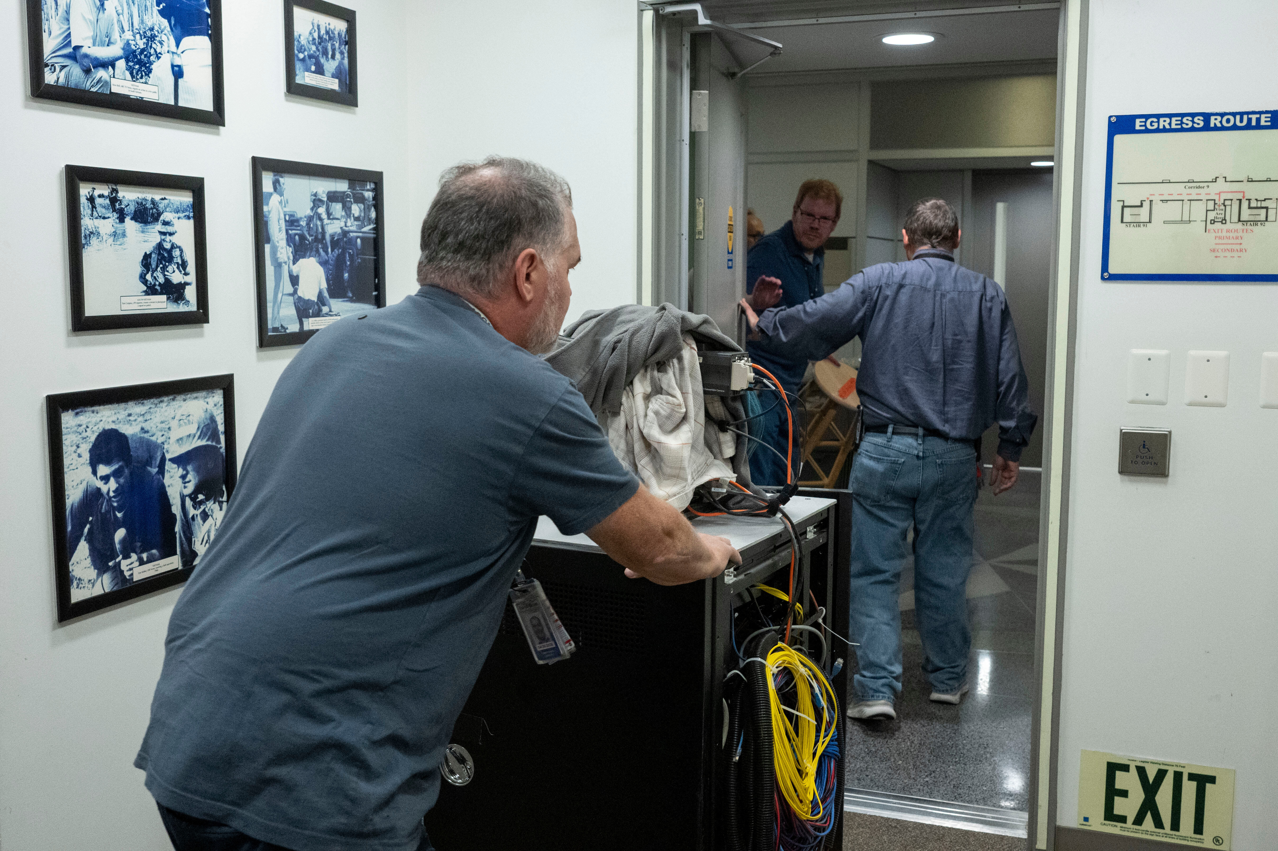 Πρωτοφανείς εικόνες στο Πεντάγωνο: Η μαζική αποχώρηση των διαπιστευμένων δημοσιογράφων-3