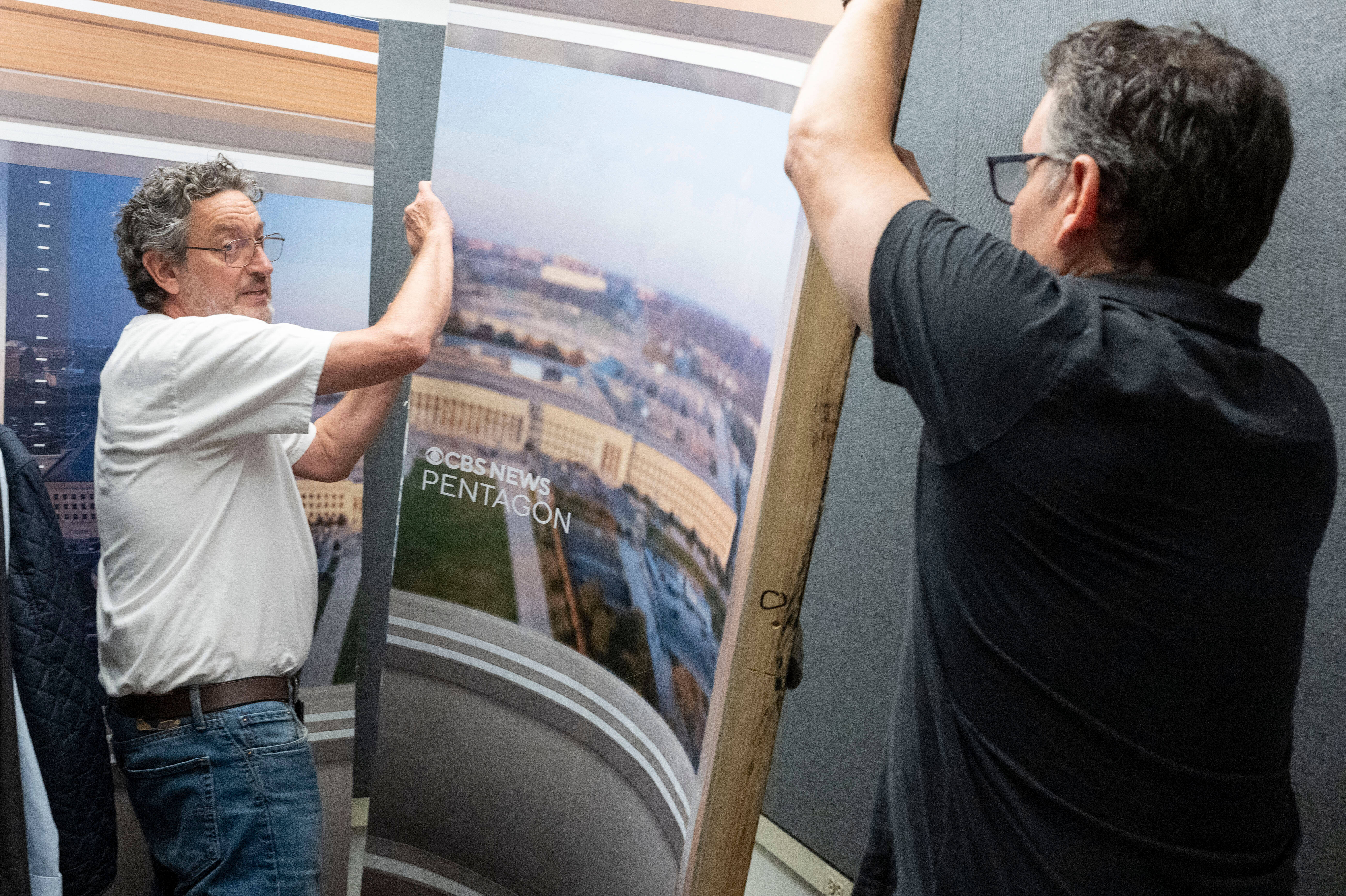 Πρωτοφανείς εικόνες στο Πεντάγωνο: Η μαζική αποχώρηση των διαπιστευμένων δημοσιογράφων-2