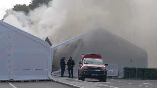 πυροβολισμοί-έξω-από-τη-σερβική-βουλή-563881318