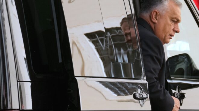 ο-ορμπαν-βλέπει-ξένο-δάκτυλο-πίσω-απ-563893774