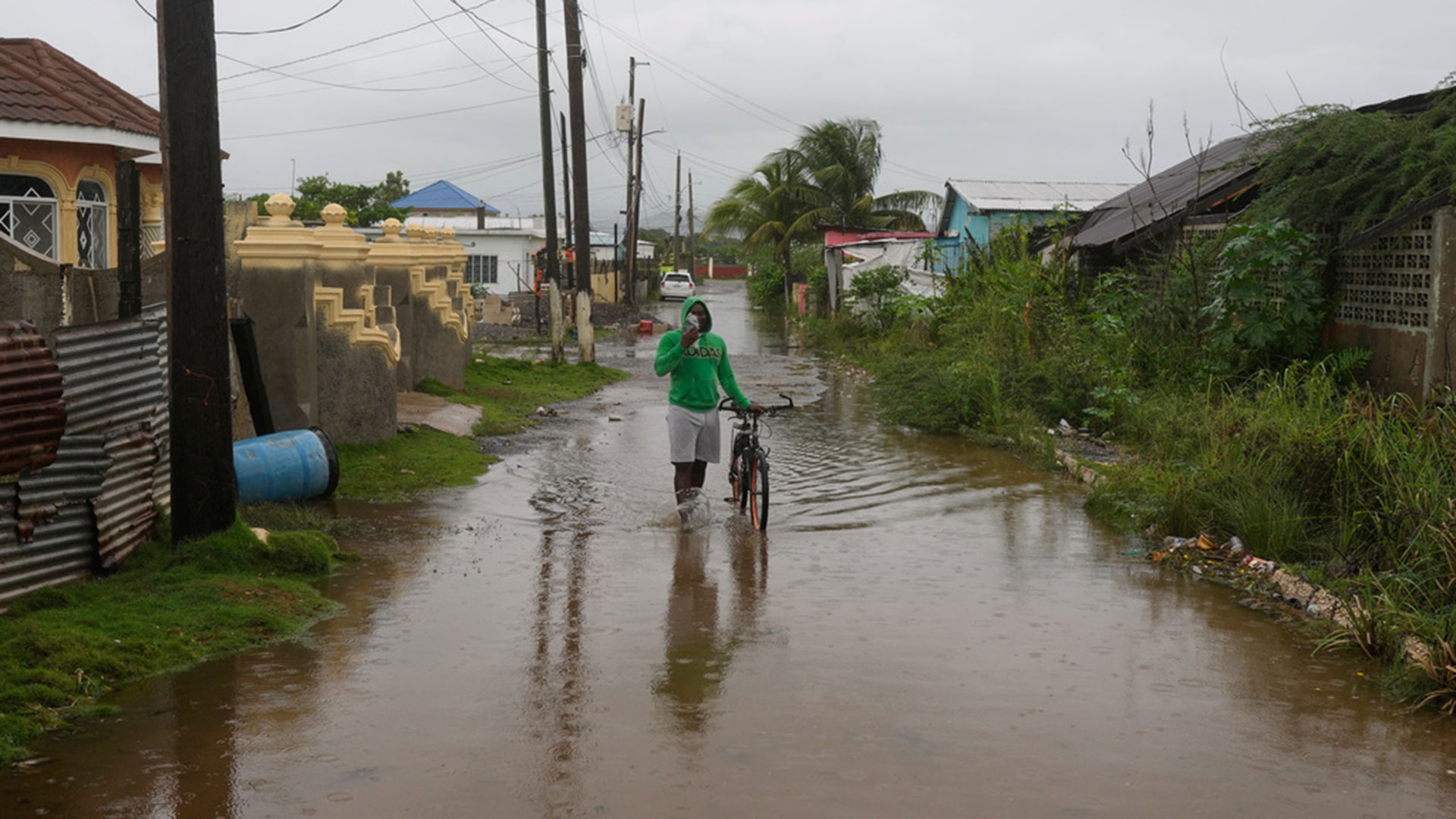 Melissa: Σε κόκκινο συναγερμό η Τζαμάικα για τον φονικό τυφώνα-1