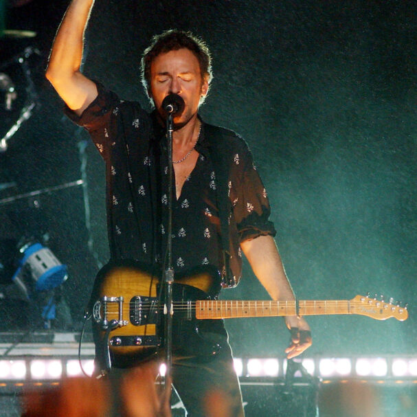 nα-βρέχει-καταρρακτωδώς-να-ρίχνει-χαλ-563889766