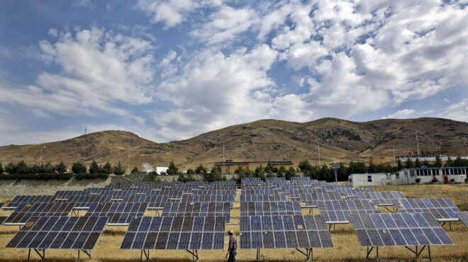 ιράν-κάνει-στροφή-στην-ηλιακή-ενέργει-563880856