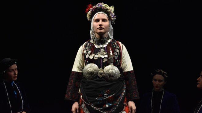 αποκεντρουσα-των-estera-momes-2ος-χρόνος-563864287