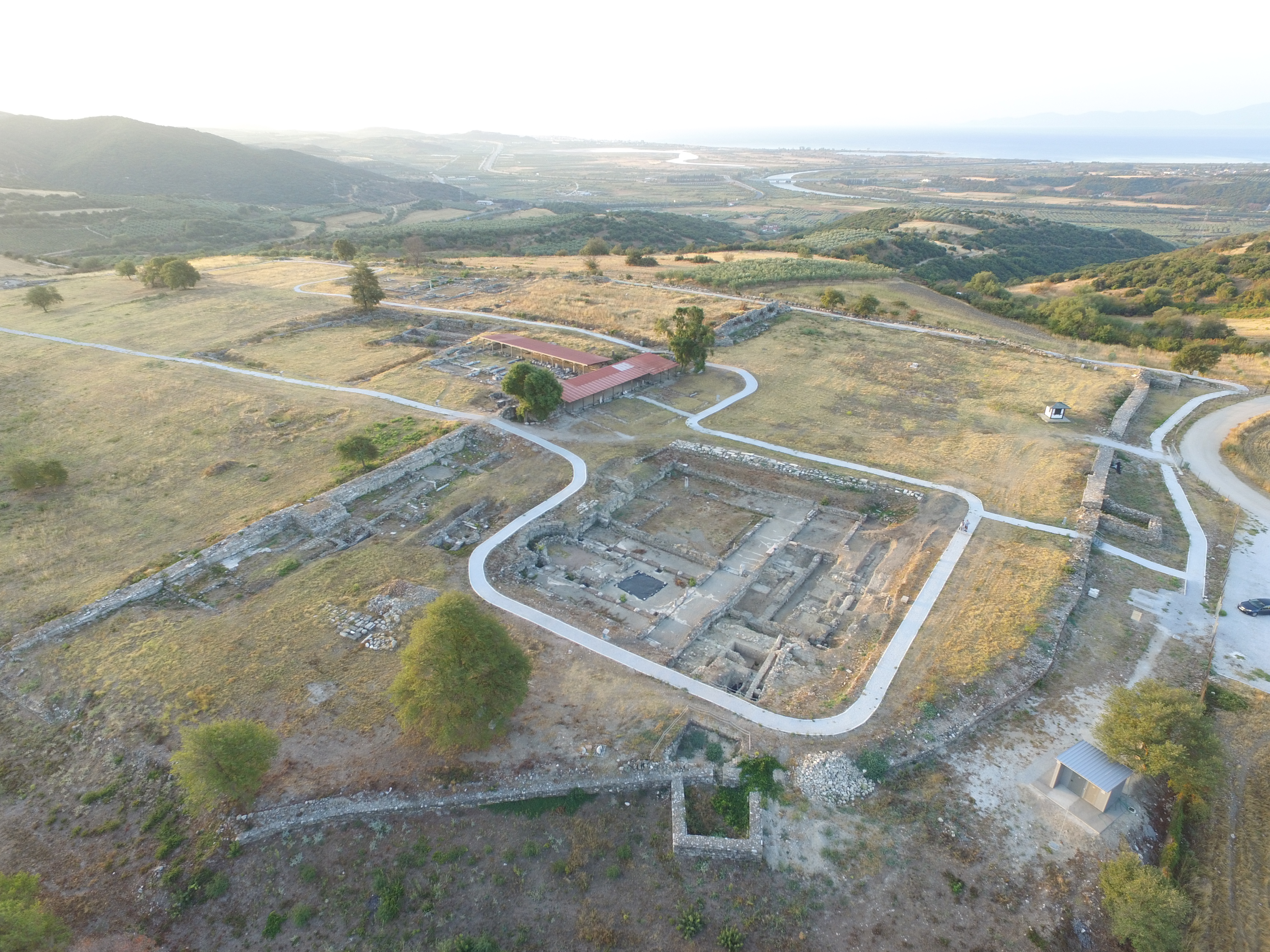 Αμφίπολη: Φωτίζοντας τη ζωή στην ακρόπολη-1