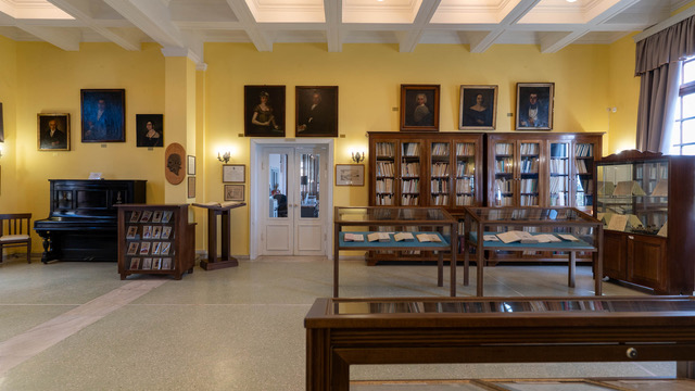 «10.000 σπάνια βιβλία χρειάζονται άμεση φροντίδα»-7