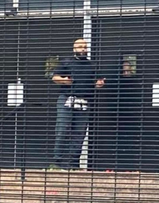 Συναγερμός στο Μάντσεστερ: Επίθεση με μαχαίρι σε συναγωγή – Δύο νεκροί-4