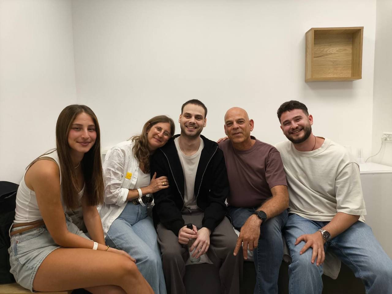 «Είσαι η ζωή μου»: Δάκρυα χαράς στο Ισραήλ για την επιστροφή των ομήρων έπειτα από 738 ημέρες-3