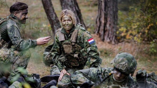 με-φούμο-και-παραλλαγή-η-βασίλισσα-μάξ-563891377