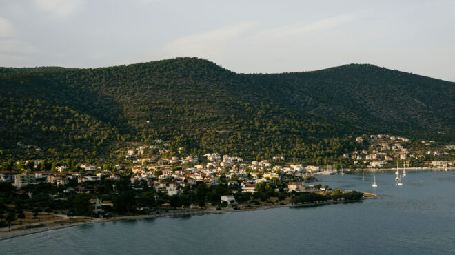 στις-κρυφές-παραλίες-της-ανατολική-563866378
