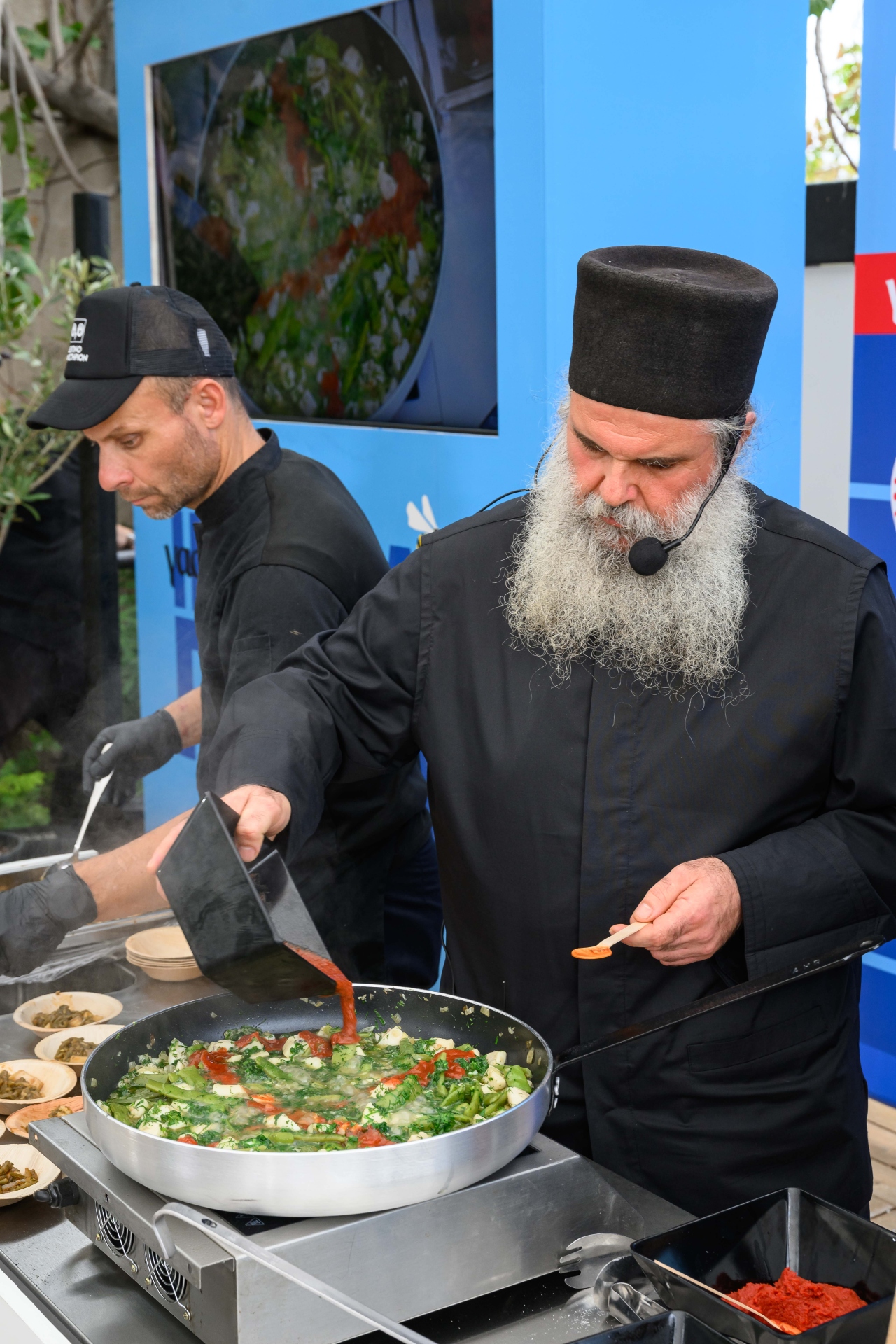 «Ο αγιορείτης μάγειρας δίνει τα πάντα. Εχει την αγάπη και την απλότητα στο φαγητό»-3