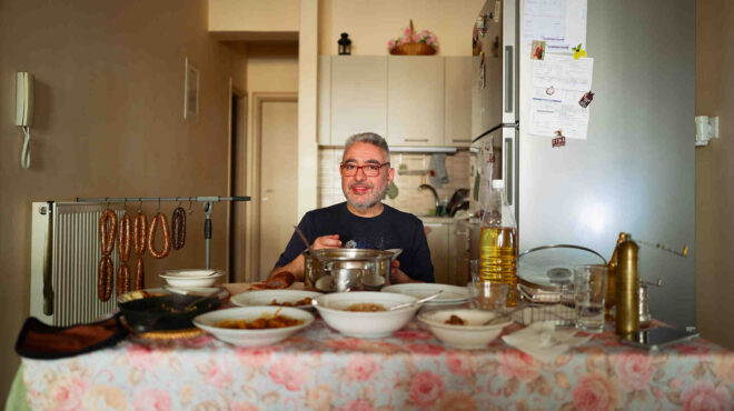 στην-κουζίνα-του-γιώργου-ψάλτη-ενός-θρ-563870086