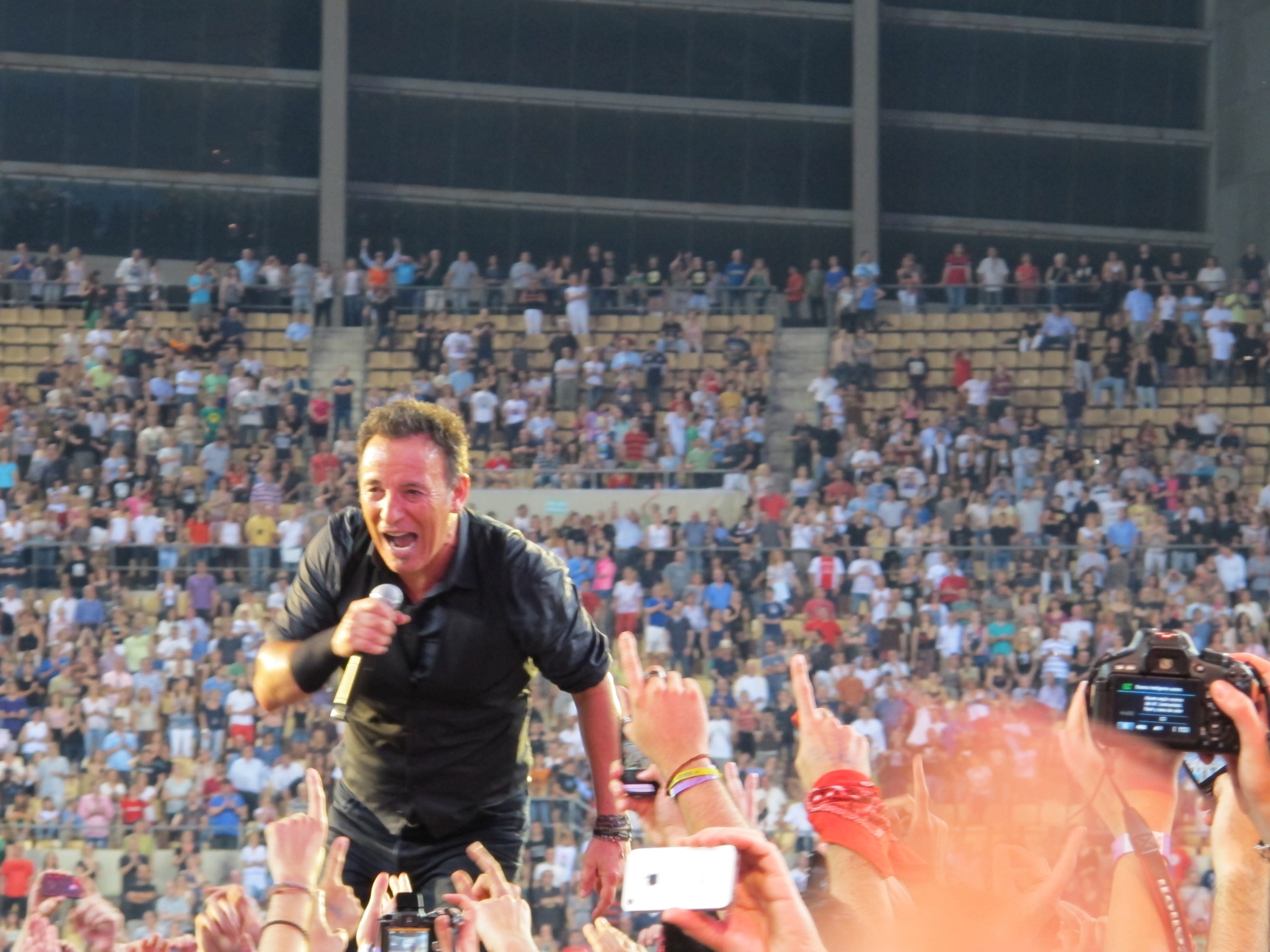 «Nα βρέχει καταρρακτωδώς, να ρίχνει χαλάζι, και κανείς από τους 60.000 θεατές να μην κουνιέται από τη θέση του»-6