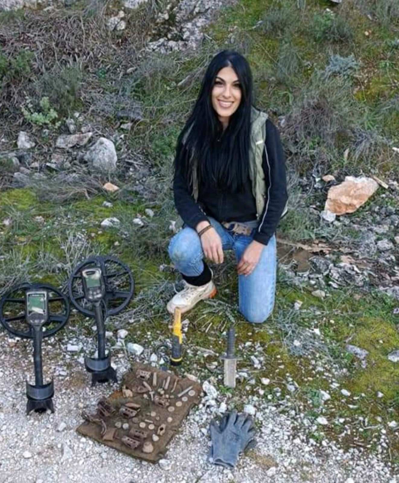 Χρυσοθήρες σαρώνουν σπήλαια και βουνά για έναν «τενεκέ με λίρες»-4