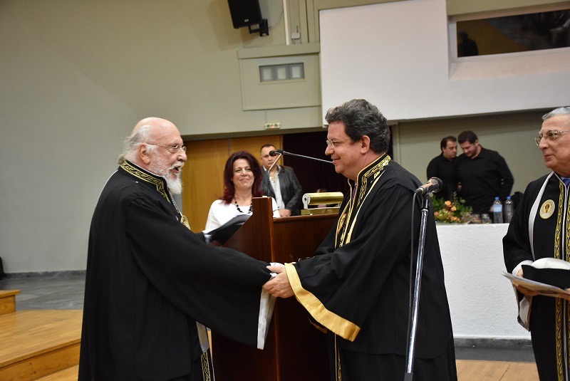 Οταν ο Σαββόπουλος ανακηρύχθηκε Επίτιμος Διδάκτορας στο Αριστοτέλειο-3